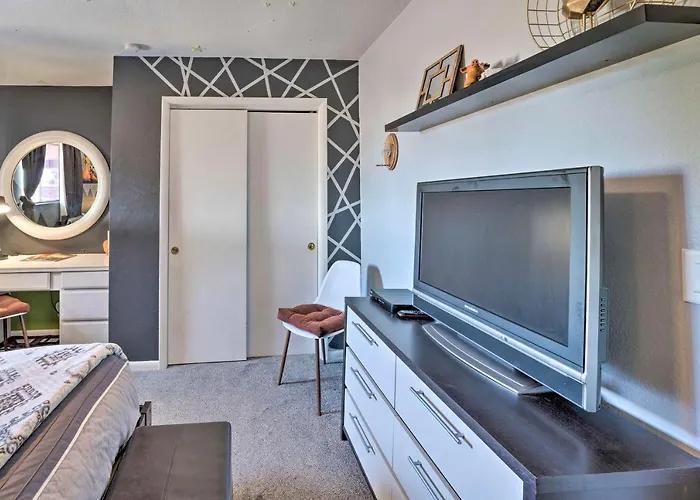 4 Mi To Beach: Havasu W/ Pool! Apartment Lake Havasu City