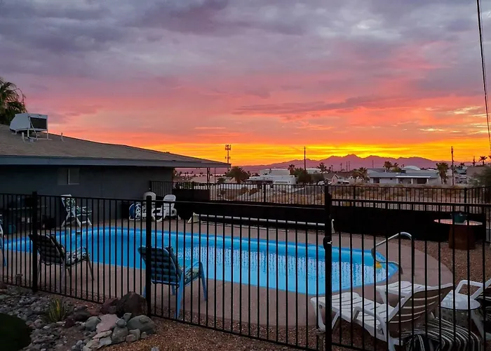 Apartment 4 Mi To Beach: Havasu W/ Pool! *